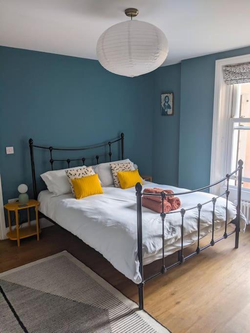 Stylish And Colourful Flat Minutes From The Beach Margate Esterno foto