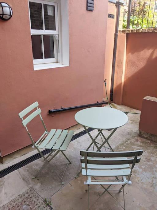 Stylish And Colourful Flat Minutes From The Beach Margate Esterno foto