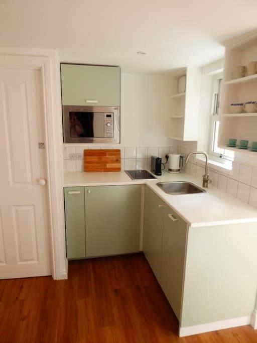 Stylish And Colourful Flat Minutes From The Beach Margate Esterno foto